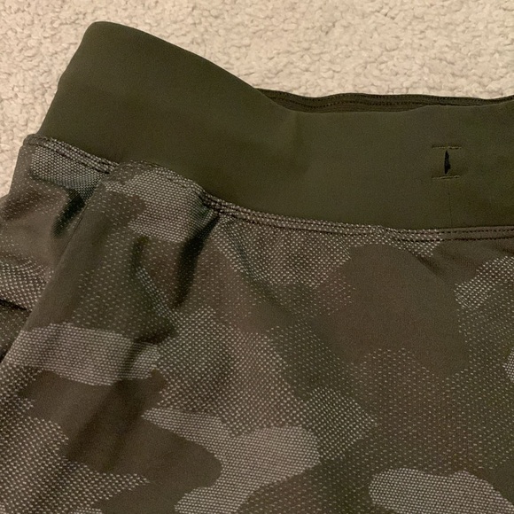 Lululemon THE liner less shorts dark green color - Picture 3 of 6